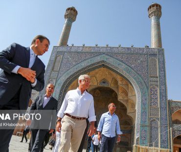 President of French National Assembly visited Isfahan + photo