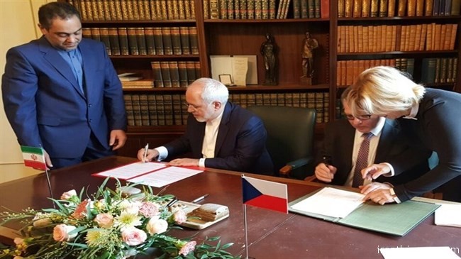 The foreign ministers of Iran and the Czech Republic inked a memorandum of understanding (MoU) in Prague during a visit by the Iranian top diplomat to the eastern European country.