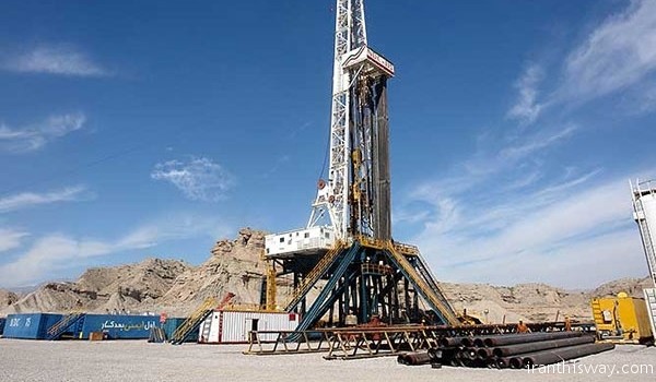 South Azadegan oilfield drilling