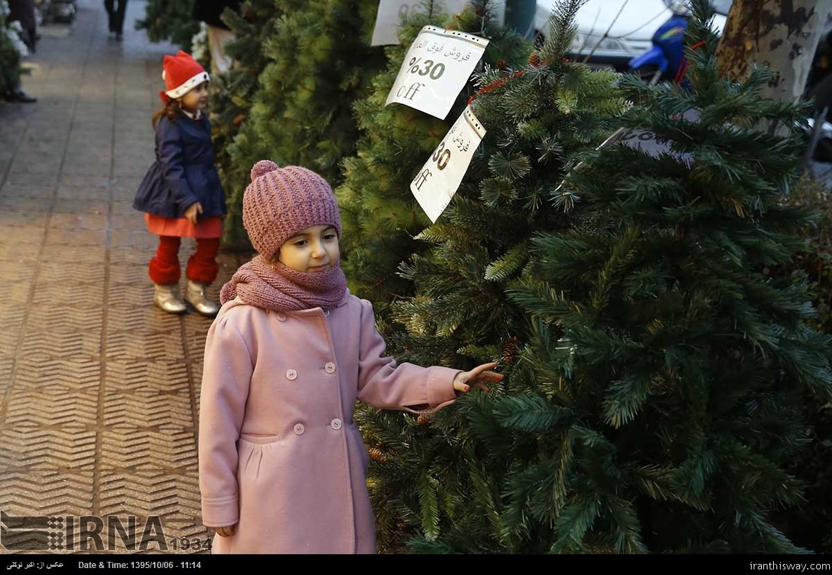 Photo: Christmas shopping in Tehran
