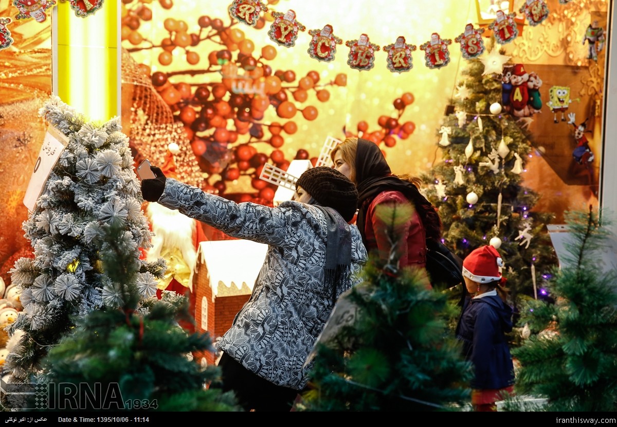 Photo: Christmas shopping in Tehran