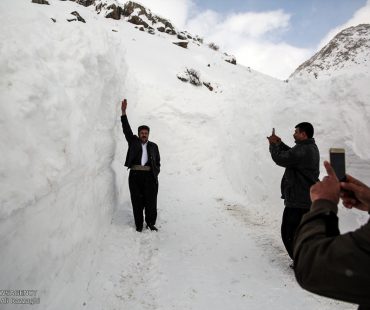 Photo: Snow and avalanche fall in Kurdistan province