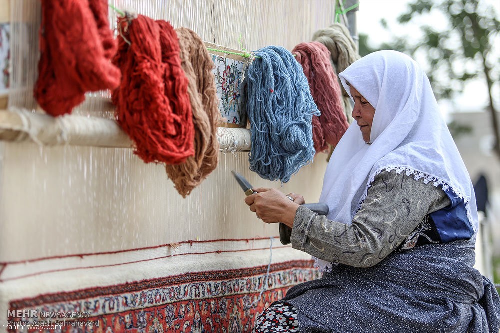 Ghaliboran: Persian carpet traditional ceremony