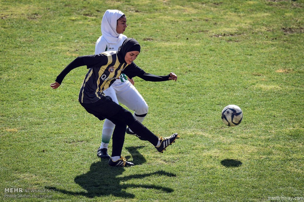 Photo: Iranian girls played football in Shiraz