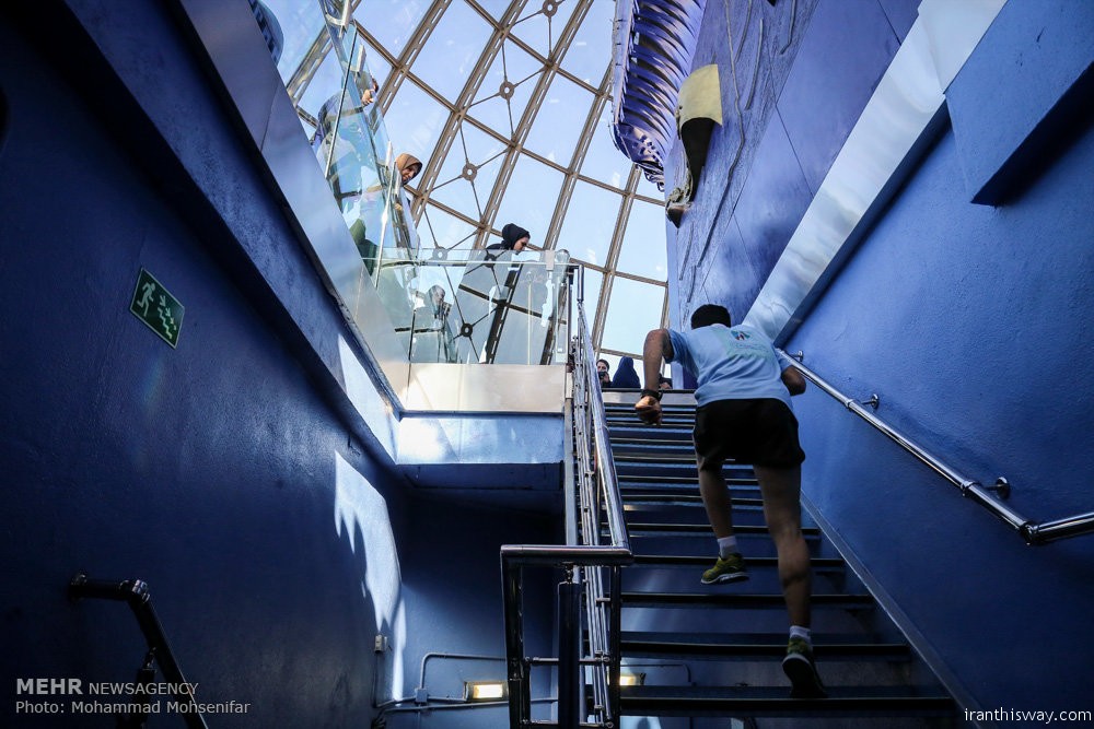 Photo: Tehran hosts intl. stair climbers