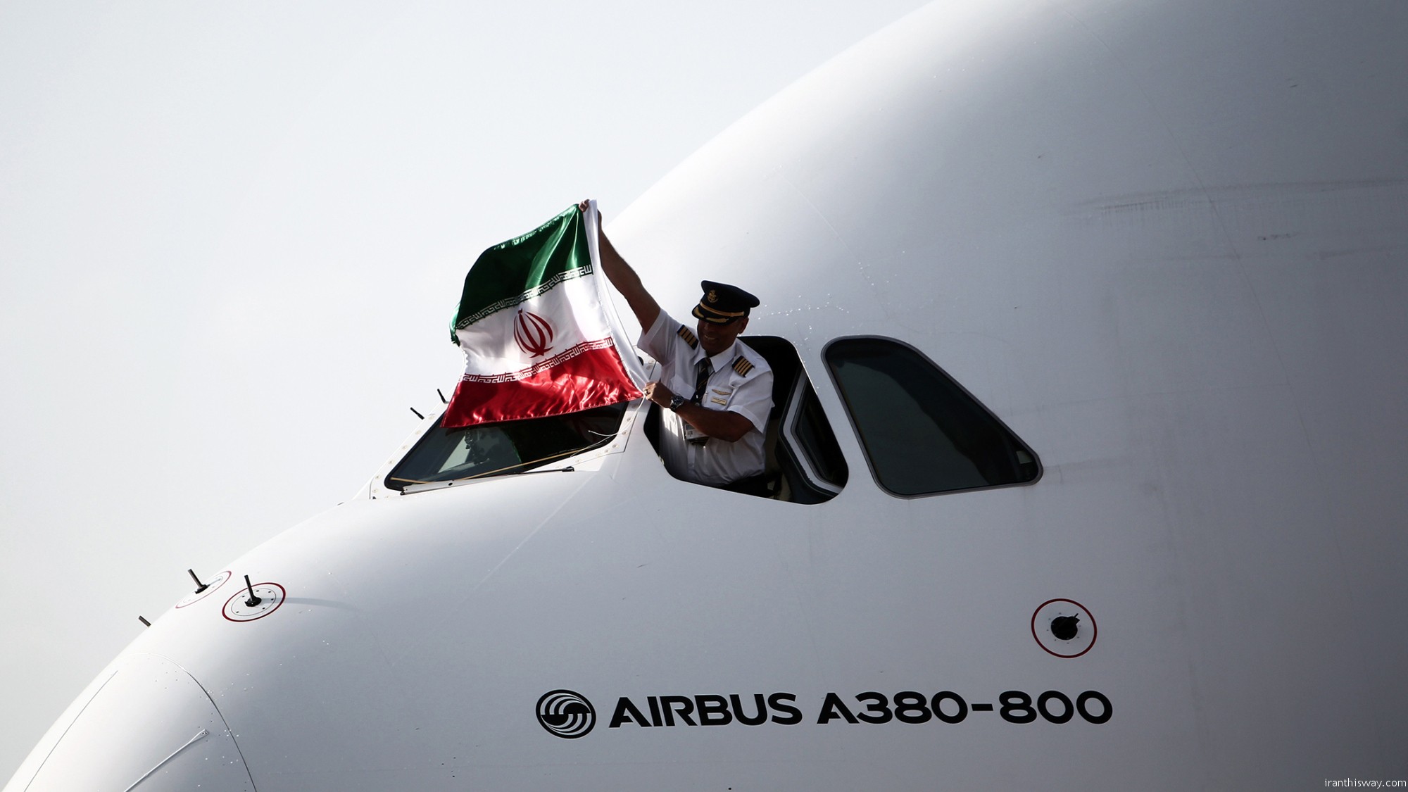 Iran signed a contract with Airbus to buy 100 jets