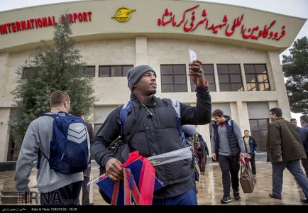 Photo: Iranians warmly welcome US wrestlers