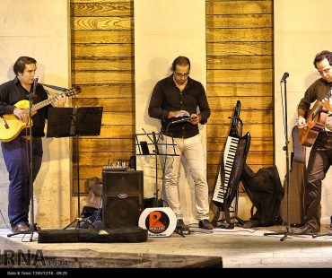 Photo: Tehran street musicians