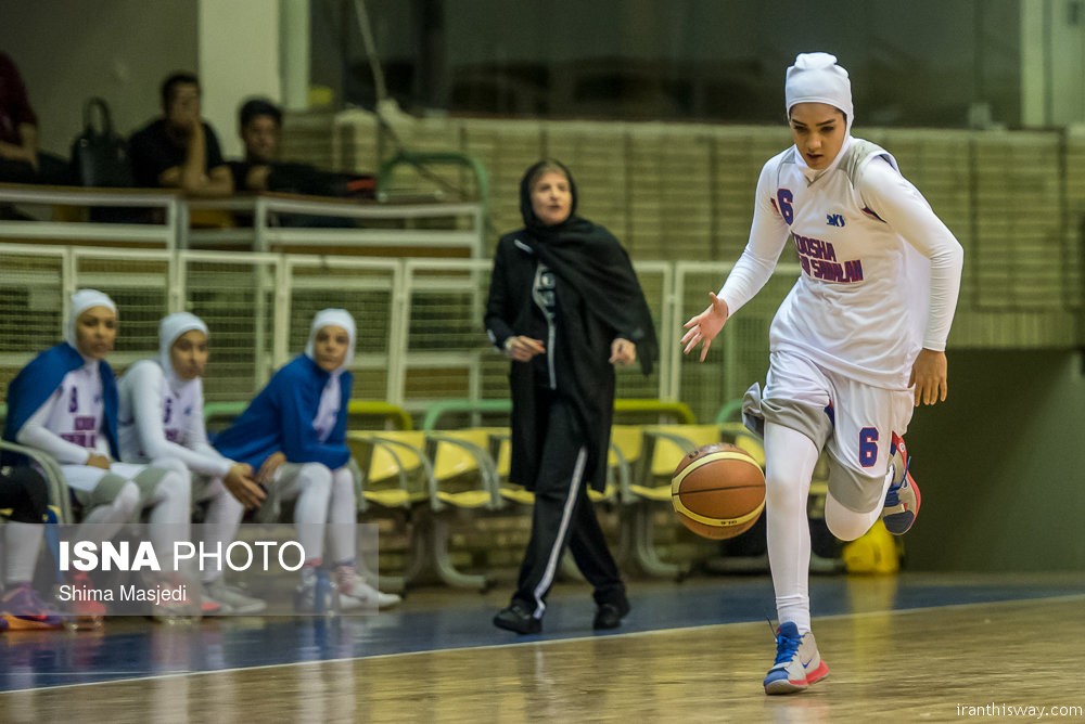 Photo: Iranian girls play basketball with Hijab
