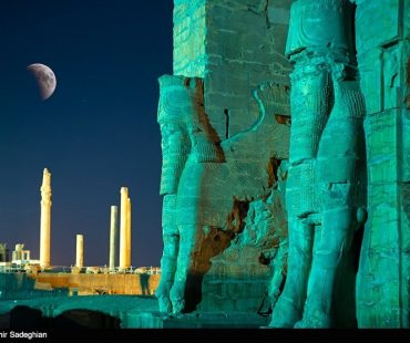 Photo: Longest lunar eclipse of century in Iran’s Persepolis